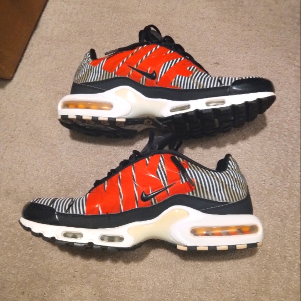 Nike Air Max Plus SE Zebra Big Logo